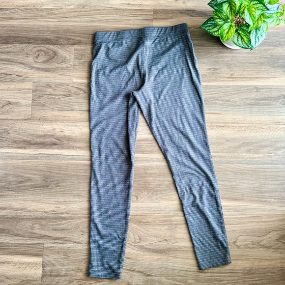 Express Micro-Pattern Stretch Medium Grey Pull-On Leggings – Size M - Picture 5 of 6